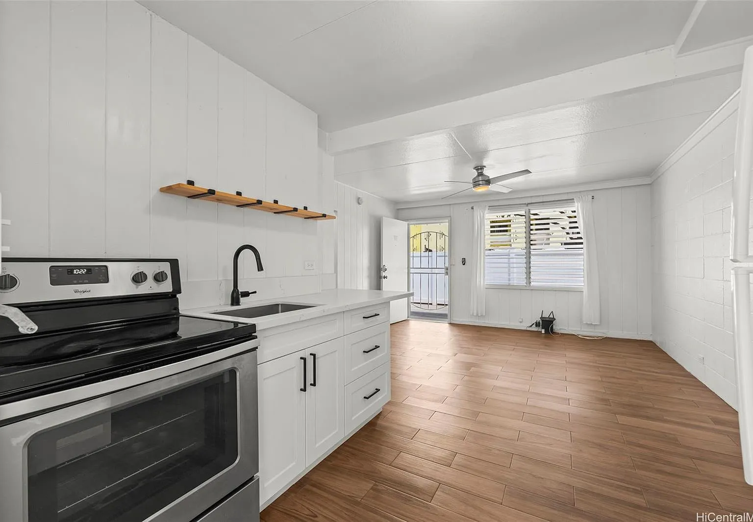 2 bed, 560 sqft, $2,200 — Photo 1