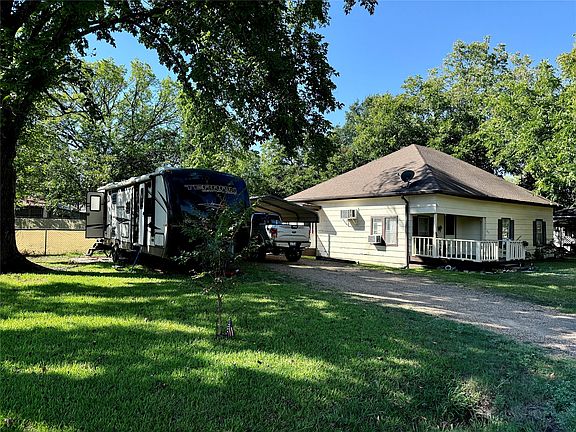 2nd image of 802 Seven Oaks Rd