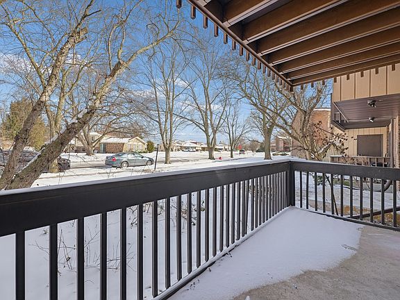 2nd image of 827 E 194th St #827