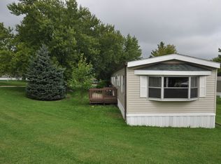 75 Meadowbrook Park Dr, Iron Ridge, WI 53035