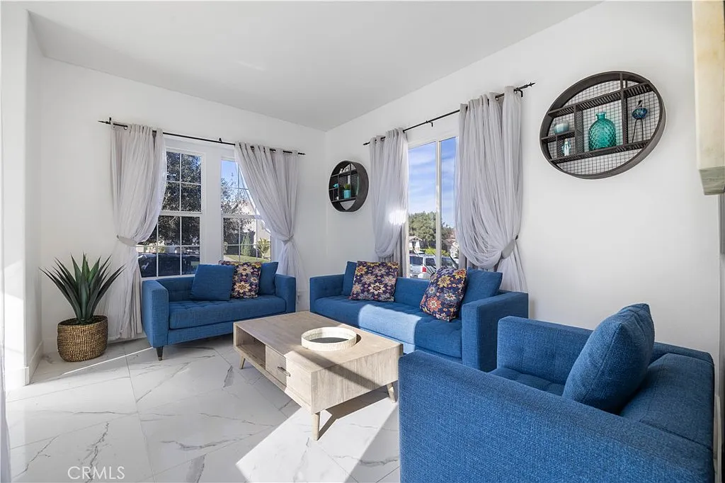 3 bed, 2.5 bath, 2280 sqft, $3,900 — Photo 4