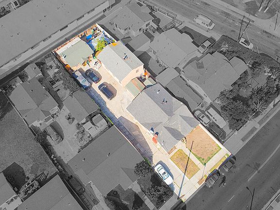 2nd image of 407 S Grevillea Ave