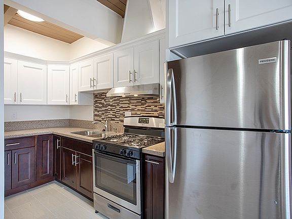 3rd image of 1022 Wilcox Ave APT 9