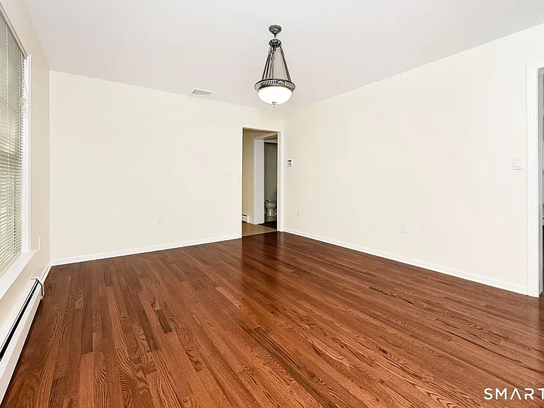 5 Moody Ave — Photo 10