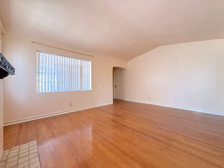 3706 Sacramento Ave — Photo 7
