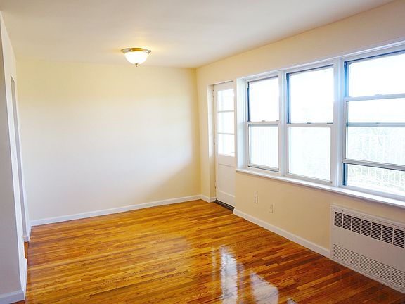 2nd image of 14235 84th Dr APT 5D