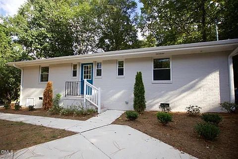 2nd image of 101 W Woodridge Dr #L