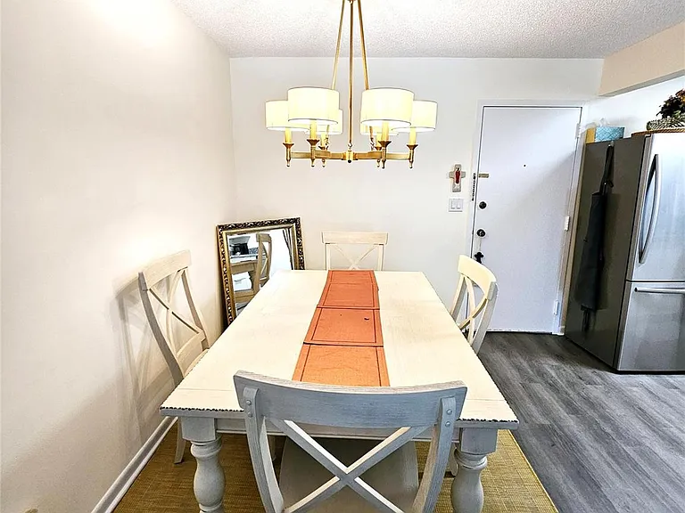 3212 NE 12th St #202 — Photo 11