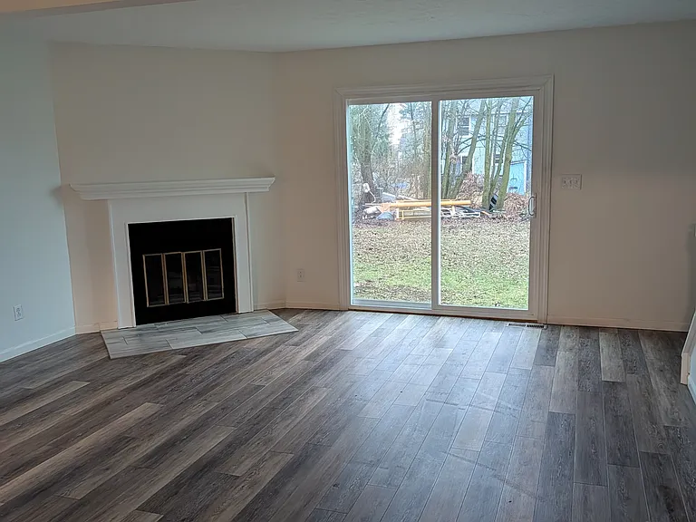 2125 Summit Row Blvd — Photo 12