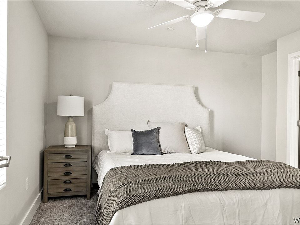 1st image of 680 6th Ave NE APT 2203