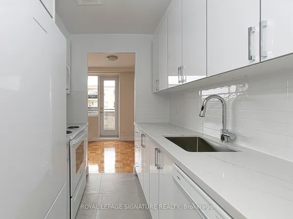 2 Grandstand Pl, Toronto, ON