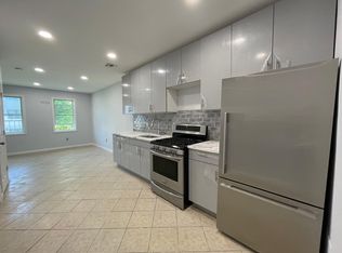 122 Lincoln St APT 3R, Jersey City, NJ 07307