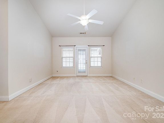 5th image of 5619 Glen Cove Dr