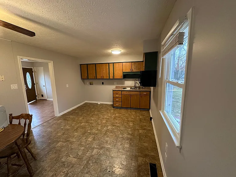 823 Bass Ln — Photo 8