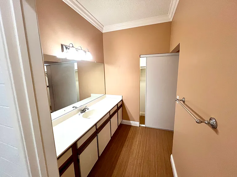 533 S Saint Andrews Pl #416 — Photo 14
