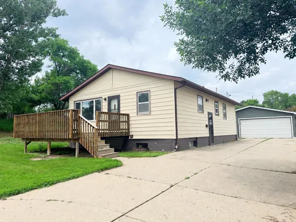 17 2nd Ave, Burlington, ND 58722