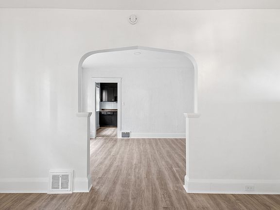 3rd image of 8002 Maryland Ave