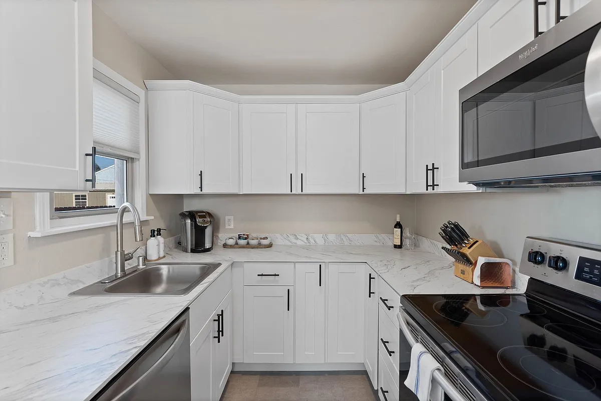 Building Photo - 4207 N Normandie St