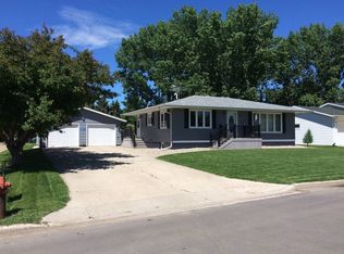 715 7th St E, Bottineau, ND 58318