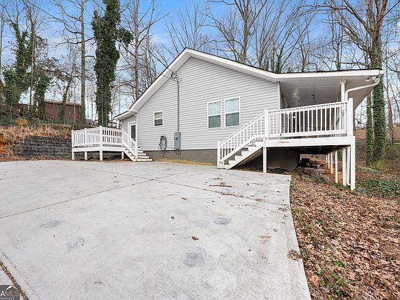 3rd image of 261 Silver Fox Dr