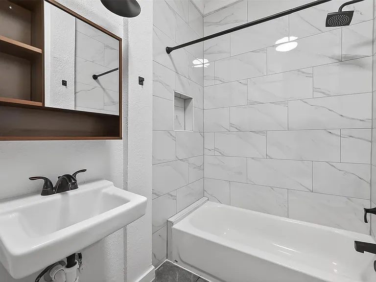 2202 Hutchins St #A — Photo 24