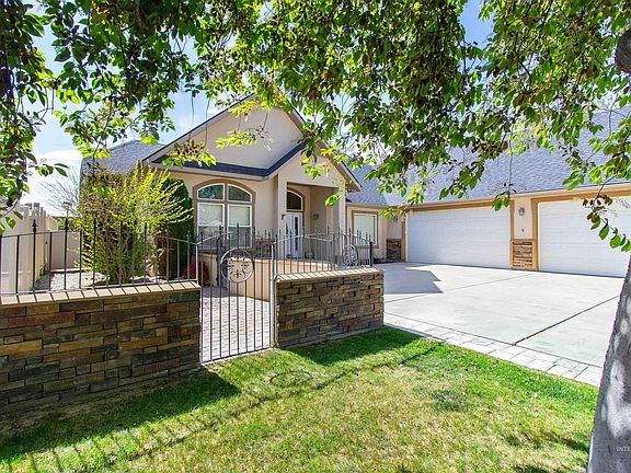 3rd image of 1861 Canyon Park Ct