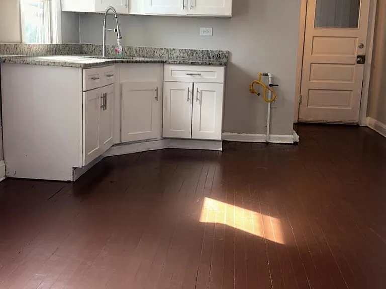 3218 S 49th Ave #1 — Photo 2