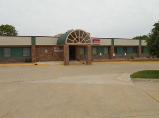 1221 Park Pl NE STE D, Cedar Rapids, IA 52402