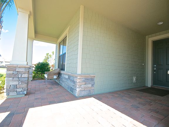 5th image of 218 SE Courances Dr