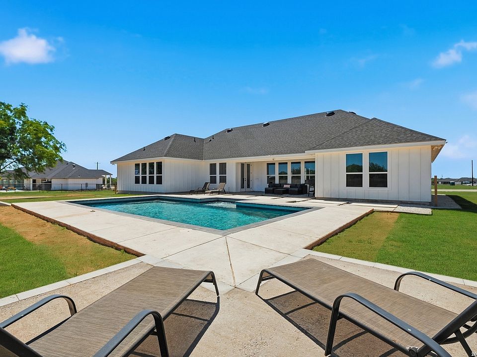 113 Hidden Hills, Floresville, TX 78114 | Zillow