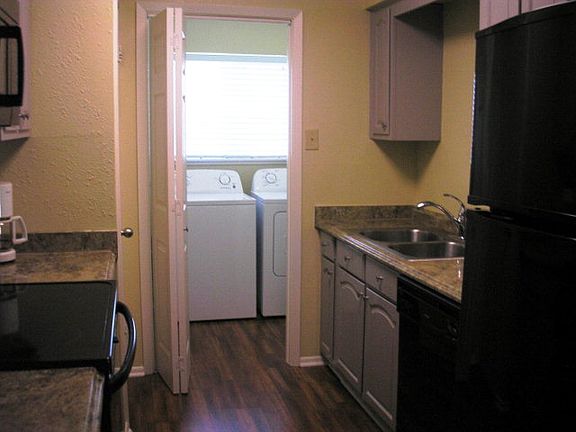 3rd image of 1200 Barbara Ann St
