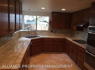 555 Rosedale Ave, Santa Rosa, CA 95405