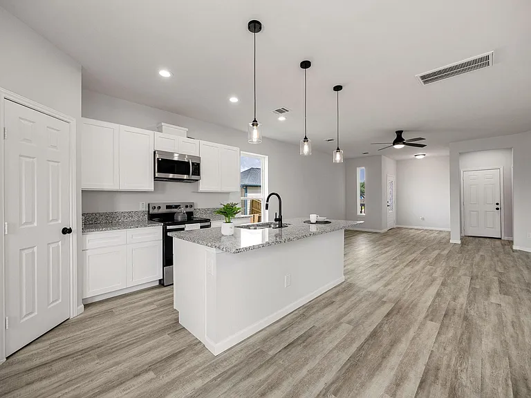 8 Donna Ct #B — Photo 11