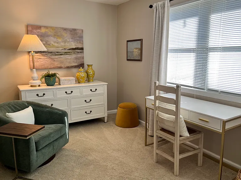 Cozy Sitting room attached to Master bath with closet.