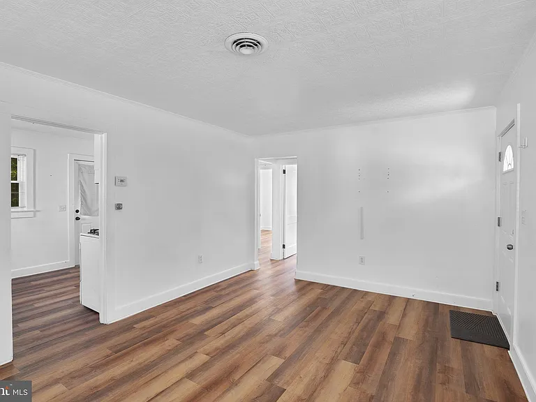 15 Sycamore Ave — Photo 7