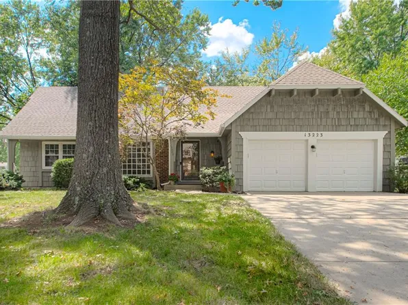 13223 W 77th Ter, Lenexa, KS 66216