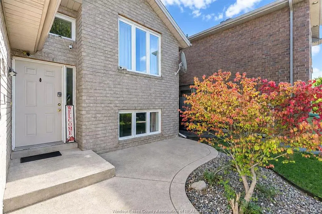 5 bed, $3,200 — Photo 1