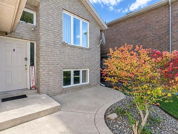 4th image of 2292 Askin Ave