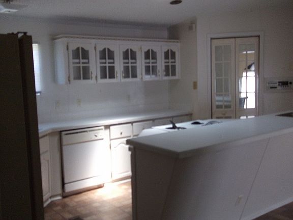 4th image of 225 Logan Dr