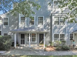 1096 Devon Ct, Mahwah, NJ 07430