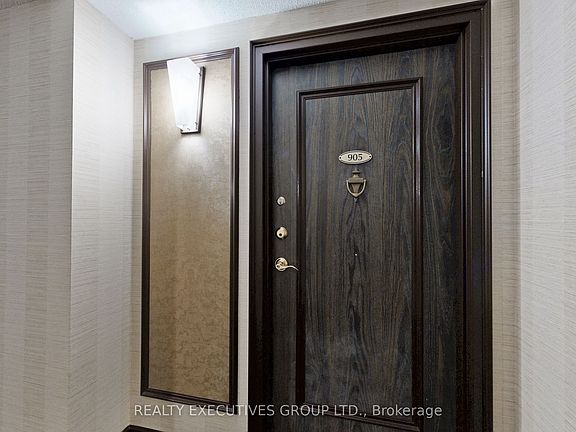 3rd image of 8111 Yonge St #905