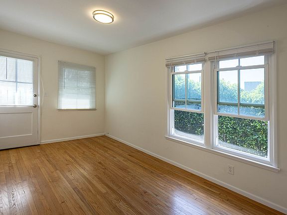 4th image of 2102-2114 Montana Ave #2102
