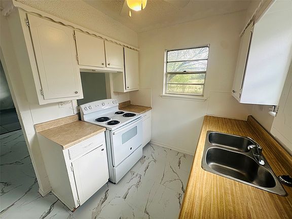 3rd image of 3603 Meadowbrook Dr