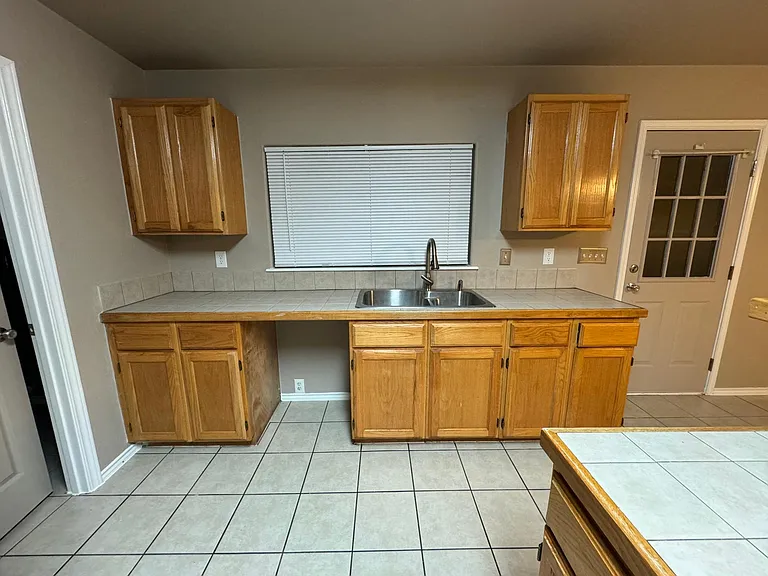 518 Gandara Dr — Photo 8