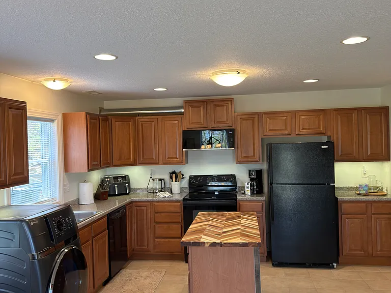 225 Nathan Ct — Photo 9