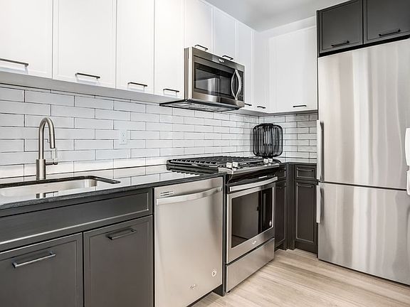 5th image of 63 Wall St APT 616