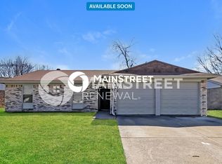 3904 Royal Crest Dr, Fort Worth, TX 76140