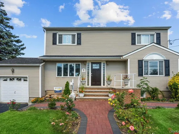 1212 Herzel Boulevard, West Babylon, NY 11704