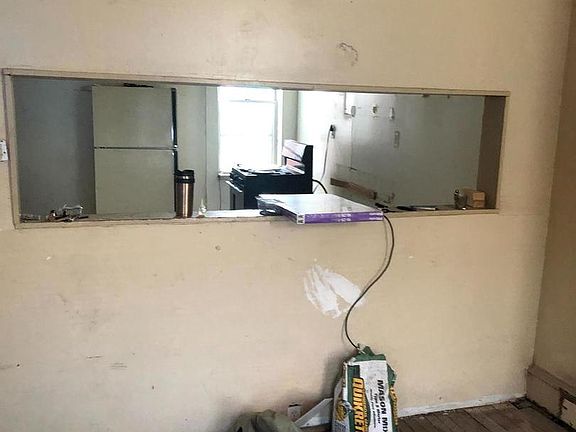 2nd image of 3706 N Randolph St