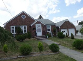 5 Neutaconkanut Rd, Johnston, RI 02919